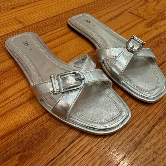 ZARA Silver Sandals Buckle Criss Cross Slides Size 37 Cushion Sole Flats - Picture 6 of 6